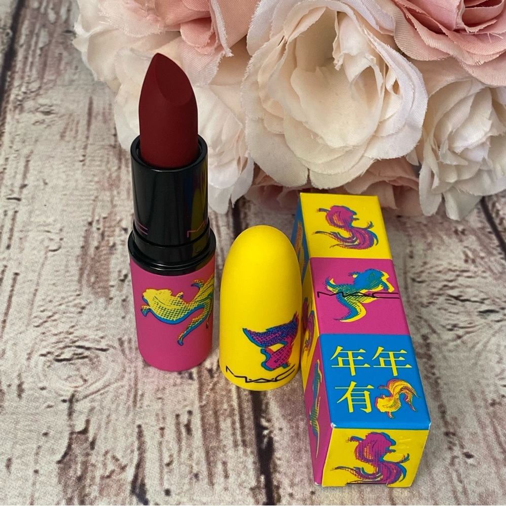 MAC - HEALTHY, WEALTHY AND THRIVING - POWDER KISS LIPSTICK NEW!